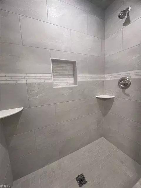 Bath - 4000 Heutte Dr, Norfolk, VA 23518 photo 1 of 6