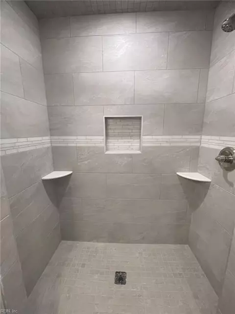 Bath - 4000 Heutte Dr, Norfolk, VA 23518 photo 2 of 6