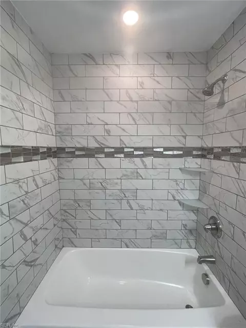 Bath - 4000 Heutte Dr, Norfolk, VA 23518 photo 5 of 6