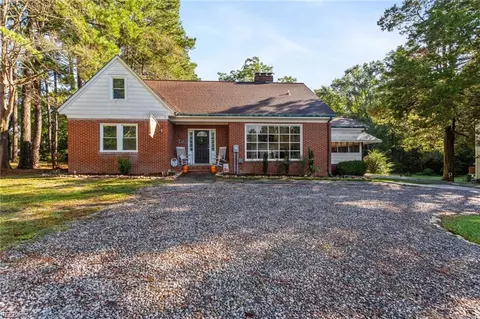 223 N Pinecrest Rd, Wakefield, VA 23888