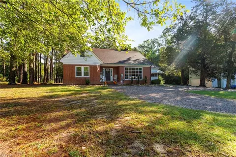 223 N Pinecrest Rd, Wakefield, VA 23888 photo 3