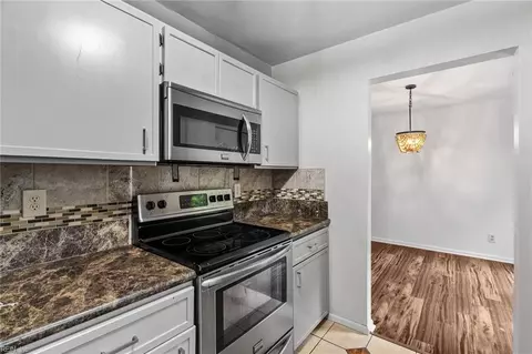 Kitchen - 2344 Paramont Ave, Chesapeake, VA 23325 photo 3 of 4