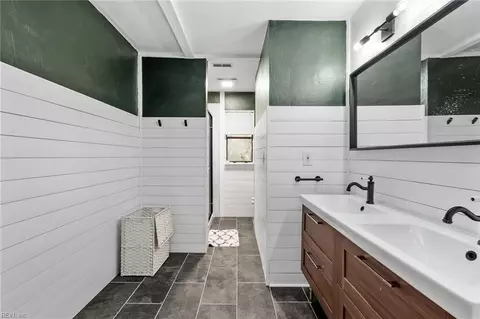 Bath - 2344 Paramont Ave, Chesapeake, VA 23325 photo 2 of 4