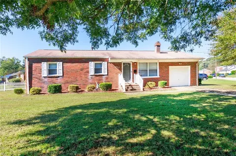 632 Hemlock Rd, Newport News, VA 23601