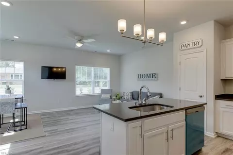 1027 White Marsh Rd, Suffolk, VA 23434 photo 9