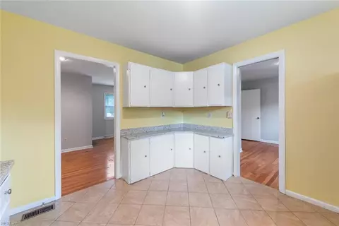 Entry Way - 112 Valirey Dr, Hampton, VA 23669 photo 2 of 5