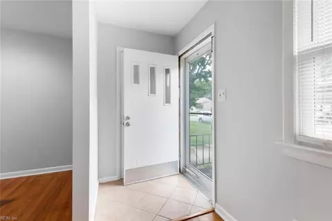 Entry Way - 112 Valirey Dr, Hampton, VA 23669 photo 1 of 5