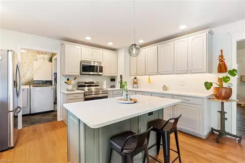 Kitchen - 122 Lumar Rd, Smithfield, VA 23430 photo 2 of 6