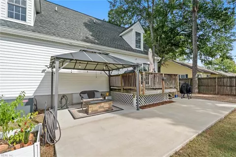Exterior - 122 Lumar Rd, Smithfield, VA 23430 photo 6 of 9