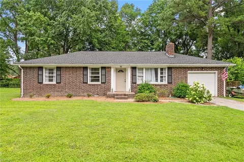 1812 Rollis Rd, Chesapeake, VA 23321