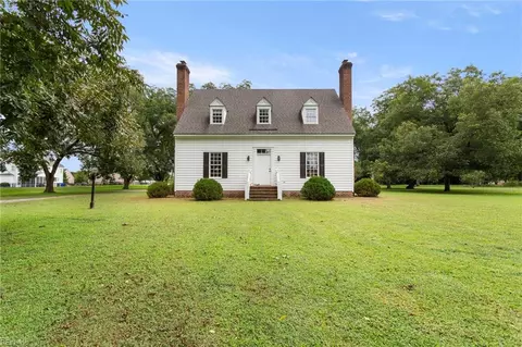 724 Lake Kilby Rd, Suffolk, VA 23434