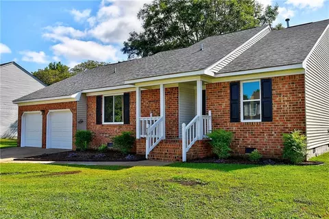 761 Willow Bend Dr, Chesapeake, VA 23323