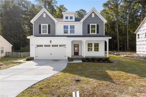 1052 Washington Dr, Chesapeake, VA 23322