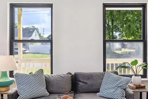 Living - 1224 Perry St, Chesapeake, VA 23324 photo 2 of 2