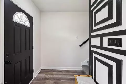 Entry Way - 1224 Perry St, Chesapeake, VA 23324 photo 1 of 6