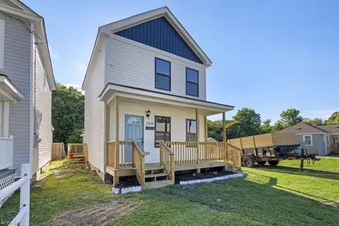 Exterior - 1224 Perry St, Chesapeake, VA 23324 photo 5 of 7