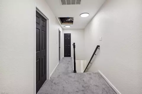 Entry Way - 1224 Perry St, Chesapeake, VA 23324 photo 3 of 6