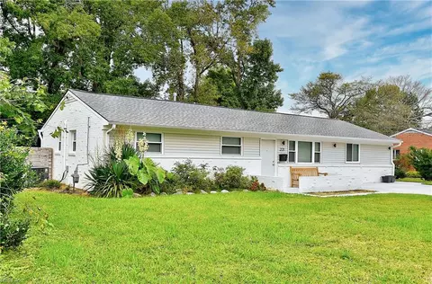 221 Lavergne Ln, Virginia Beach, VA 23454