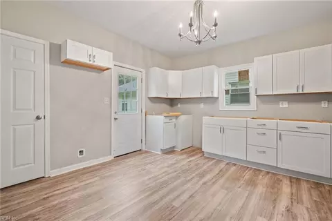 Entry Way - 435 Jackson St, Suffolk, VA 23434 photo 1 of 2