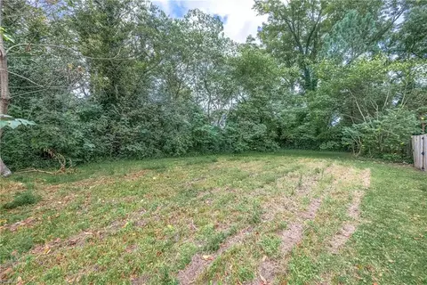 Exterior - 435 Jackson St, Suffolk, VA 23434 photo 5 of 8