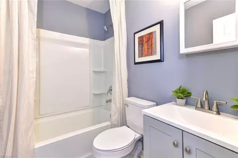 Bath - 720 Norwood Cir, Hampton, VA 23661 photo 2 of 2