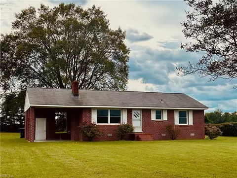 8313 Gates Rd, Suffolk, VA 23437