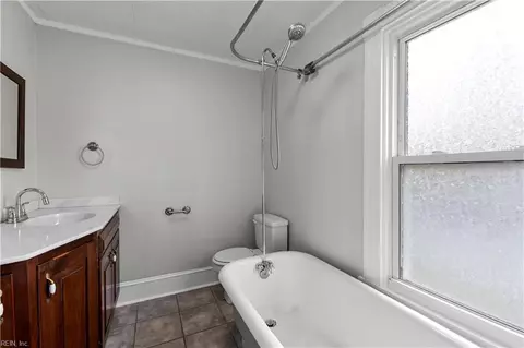 Bath - 117 S Curry St, Hampton, VA 23663 photo 2 of 4