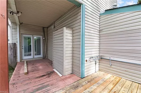 Exterior - 117 S Curry St, Hampton, VA 23663 photo 11 of 11