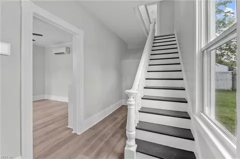 Entry Way - 117 S Curry St, Hampton, VA 23663 photo 2 of 7