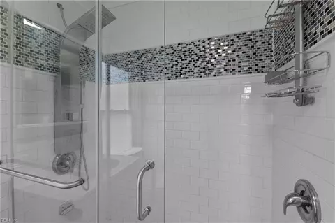Bath - 117 S Curry St, Hampton, VA 23663 photo 4 of 4