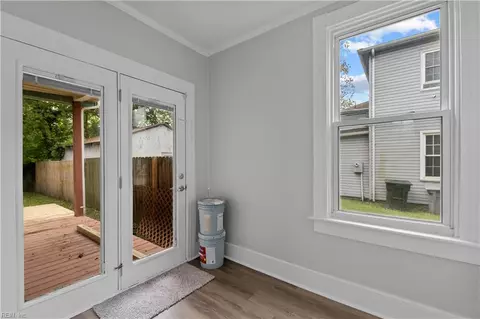 Entry Way - 117 S Curry St, Hampton, VA 23663 photo 5 of 7