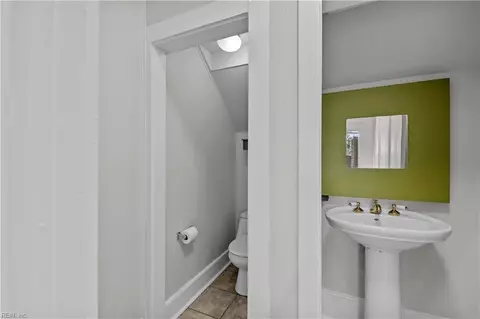 Bath - 117 S Curry St, Hampton, VA 23663 photo 1 of 4