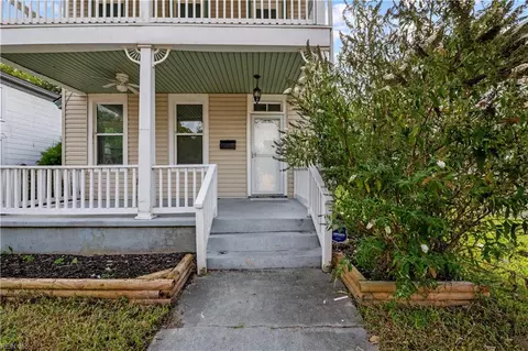 Exterior - 117 S Curry St, Hampton, VA 23663 photo 2 of 11