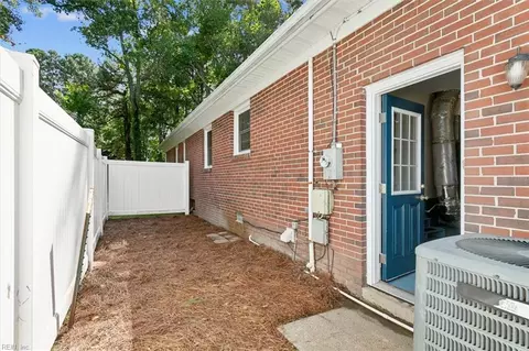 Exterior - 20 Downer Ln, Hampton, VA 23666 photo 12 of 12