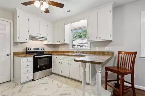 Kitchen - 20 Downer Ln, Hampton, VA 23666 photo 3 of 3