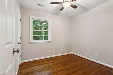 Bedroom - 20 Downer Ln, Hampton, VA 23666 photo 6 of 7