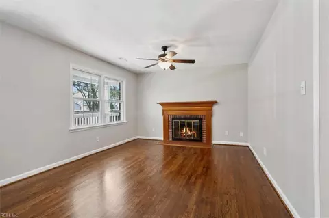 Living - 20 Downer Ln, Hampton, VA 23666 photo 2 of 2