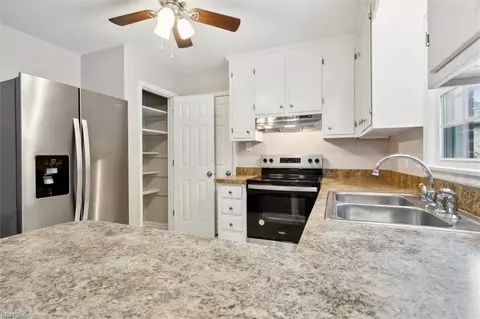 Kitchen - 20 Downer Ln, Hampton, VA 23666 photo 2 of 3