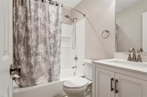 Bath - 20 Downer Ln, Hampton, VA 23666 photo 1 of 4