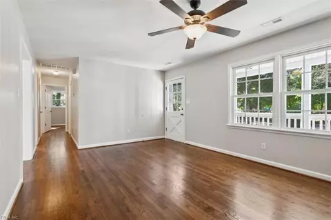 Entry Way - 20 Downer Ln, Hampton, VA 23666 photo 2 of 3