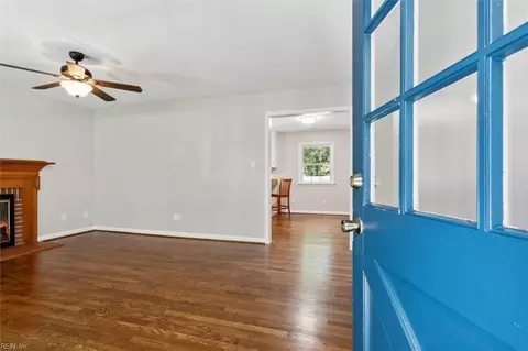Entry Way - 20 Downer Ln, Hampton, VA 23666 photo 1 of 3