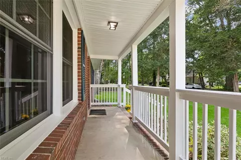Exterior - 20 Downer Ln, Hampton, VA 23666 photo 6 of 12