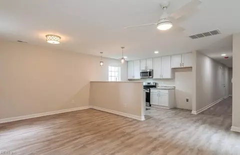 241 Greenbriar Ave, Hampton, VA 23661 photo 6