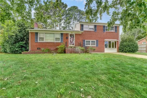 29 Kenwood Dr, Hampton, VA 23666