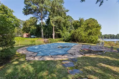 Exterior - 340 Kemp Ln E, Chesapeake, VA 23325 photo 7 of 10