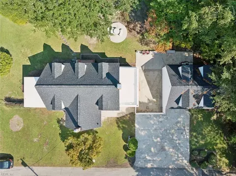 View/Area - 340 Kemp Ln E, Chesapeake, VA 23325 photo 2 of 7