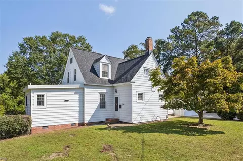 Exterior - 340 Kemp Ln E, Chesapeake, VA 23325 photo 3 of 10