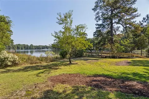 Exterior - 340 Kemp Ln E, Chesapeake, VA 23325 photo 10 of 10
