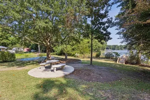 Exterior - 340 Kemp Ln E, Chesapeake, VA 23325 photo 5 of 10