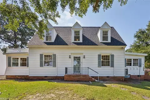 340 Kemp Ln E, Chesapeake, VA 23325